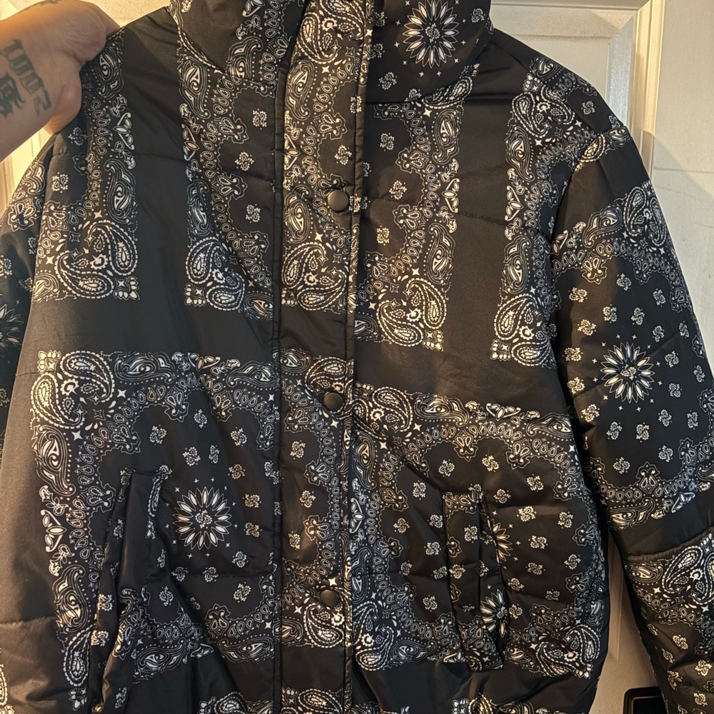 Black Paisley Women's Puffer Jacket
